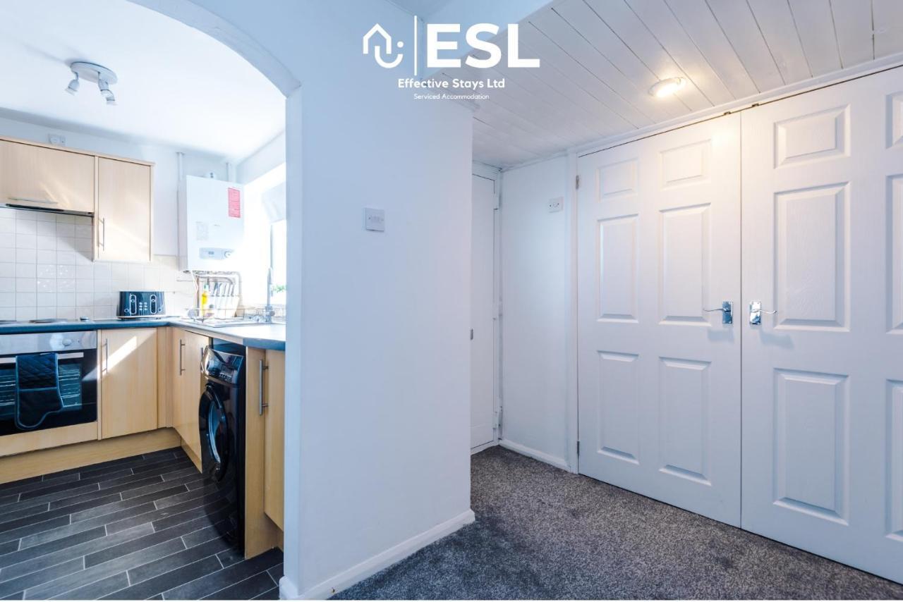 3 Bedroom House With Garden And Driveway Parking - Less Than 10 Mins From Chester City Centre المظهر الخارجي الصورة