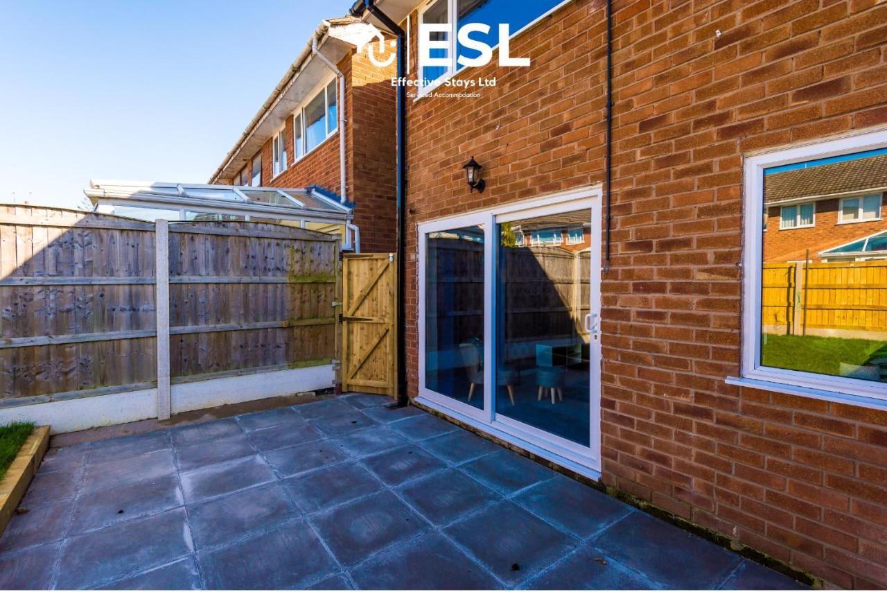 3 Bedroom House With Garden And Driveway Parking - Less Than 10 Mins From Chester City Centre المظهر الخارجي الصورة