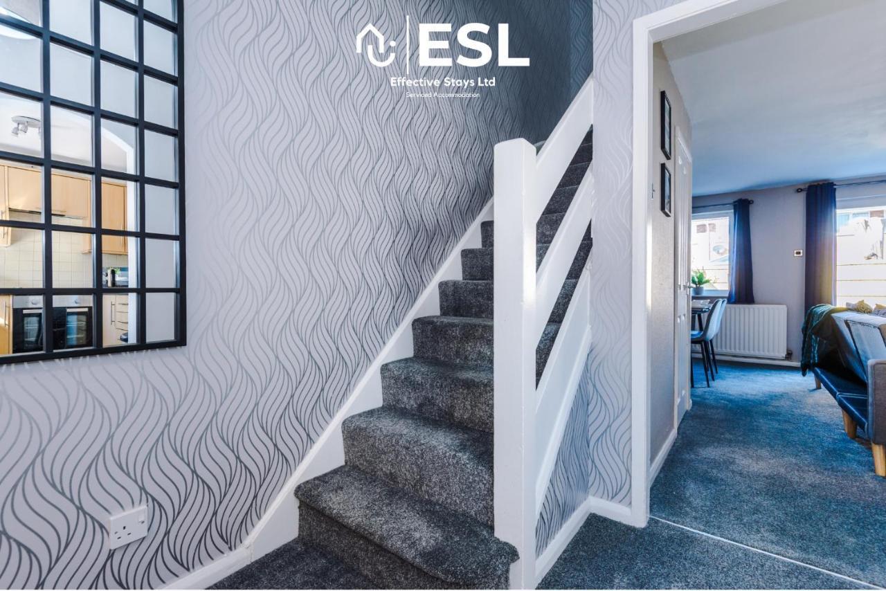 3 Bedroom House With Garden And Driveway Parking - Less Than 10 Mins From Chester City Centre المظهر الخارجي الصورة